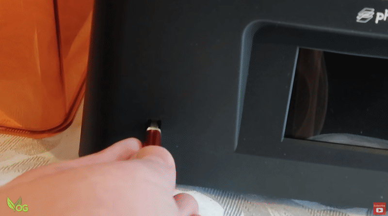Sonic Mini 8K's menu screen and USB port