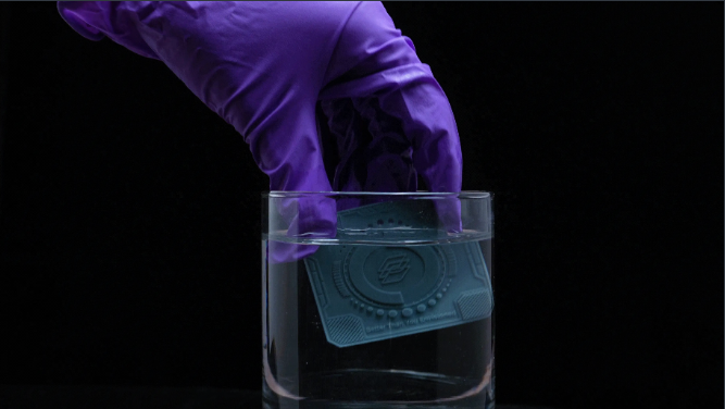 Cleaning resin models with water