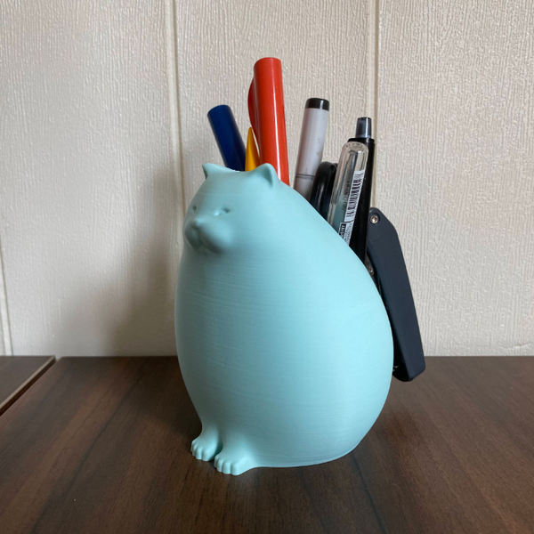 Cool 3D printed pencil holder shaped like a cat, combining practicality and charm.