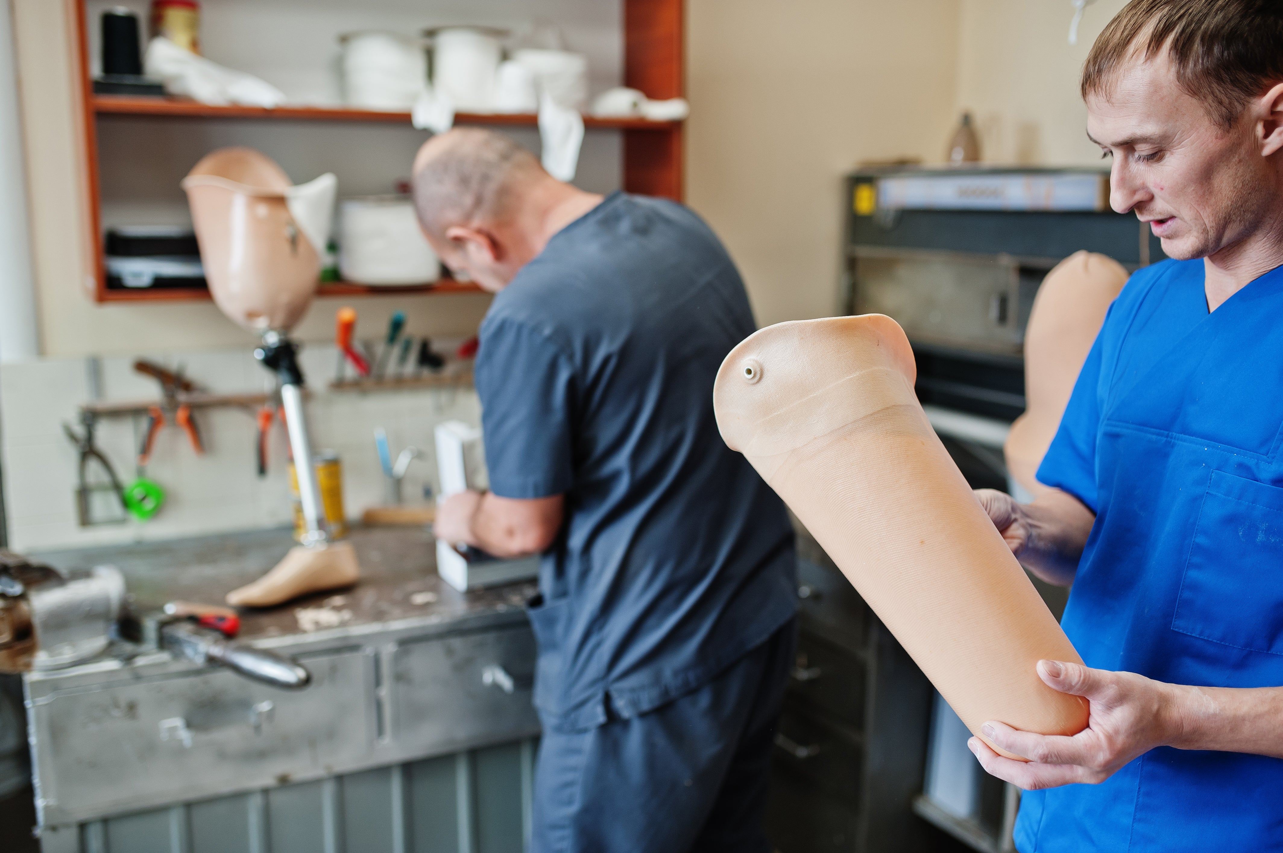 men creating prosthetic leg