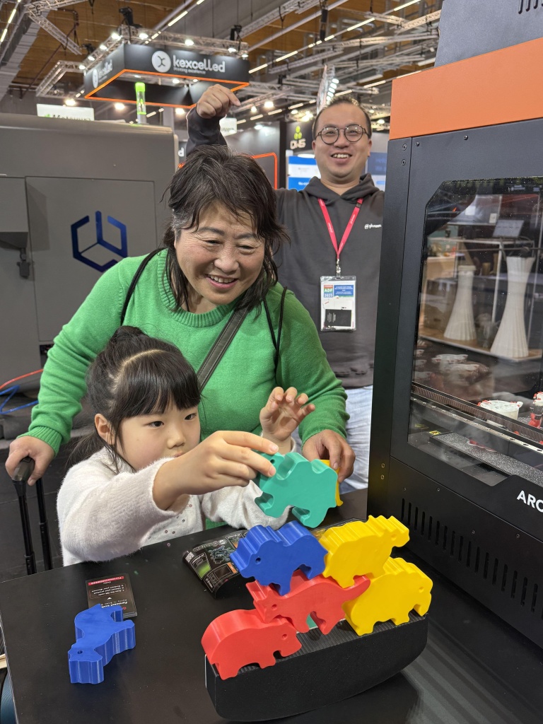 Phrozen at Formnext 2025 in Frankfurt, Germany, with visitors viewing the ARCO printer display.